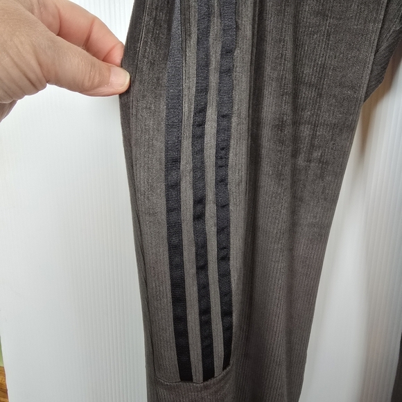 NWT adidas Women's Tiro3-Stripes Velour Flared Leggings Ribbed Dark Grey Size L - Picture 7 of 12